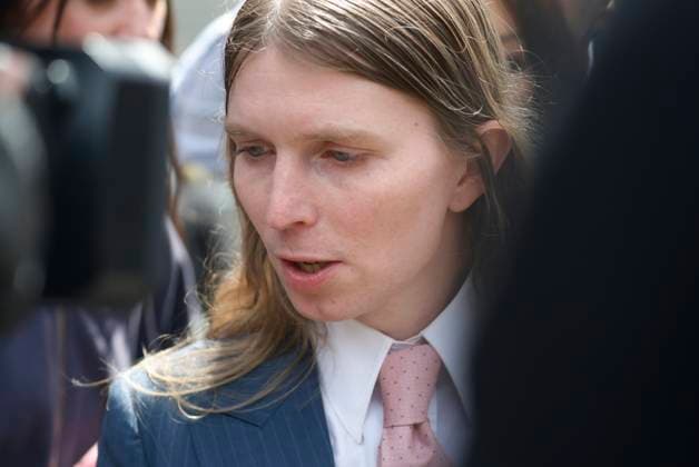 Bilder des Jahres 2025, News 04 April News Themen der Woche KW17 News Bilder des Tages Activist Chelsea Manning speaks when departing from the arraignment of UHC CEO accused murderer Luigi Mangione at Federal Court in New York City on Friday, April 25, 2025. Luigi Mangione plead not guilty to federal charges in killing of UnitedHealthcare CEO Brian Thompson who was shot and killed in midtown Manhattan in a targeted attack as he was about to attend the company s annual investor conference.  NYP20250425138 JOHNxANGELILLO