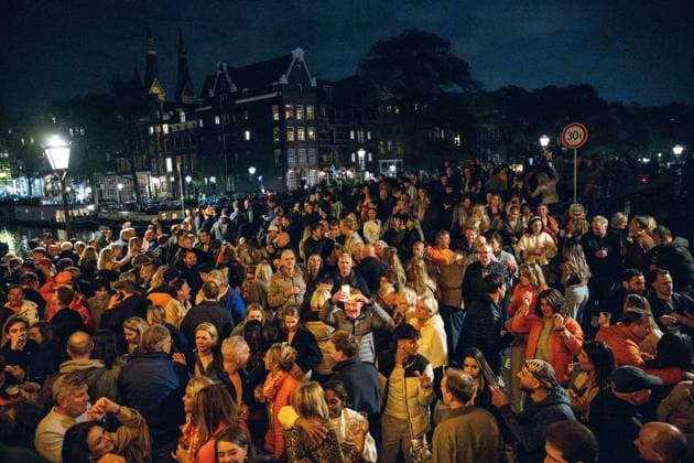 News Themen der Woche KW17 News Bilder des Tages AMSTERDAM - Crowds in the Jordaan during Koningsnacht. On the night before King s Day, many visitors celebrate in the capital. ANP SIMON LENSKENS netherlands out - belgium out  Copyright: xx x525247251x originalFilename: 525247251.jpg