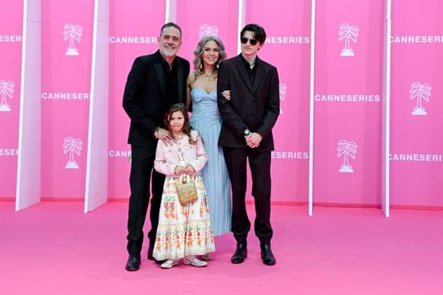 Canneseries 2025 Pink carpet Jeffrey Dean Morgan Hilarie Burton 443400 2025 04 25 Cannes France  Copyright: xLionelxGuericolas MPPx STAR_443400_161