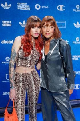 Fashion Show - ABOUT YOU Fashionmania Luisa Lulu Gömann und Katrin Gömann-Elsner bei der ABOUT YOU Fashionmania by AYFW in der Uber Eats Music Hall am 25.04.2025 in Berlin. Copyright: xEventpressxKochanx