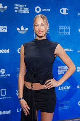 Fashion Show - ABOUT YOU Fashionmania Lulu Lewe bei der ABOUT YOU Fashionmania by AYFW in der Uber Eats Music Hall am 25.04.2025 in Berlin. Copyright: xEventpressxKochanx