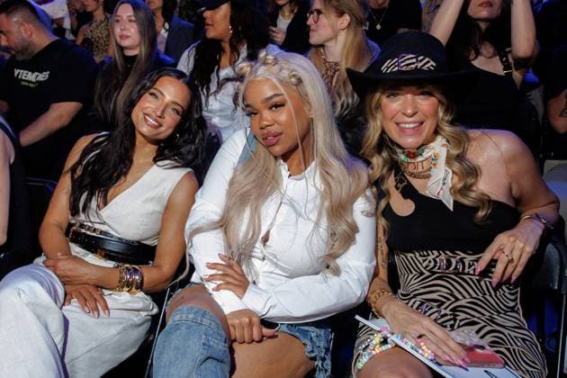 Fashion Show - ABOUT YOU Fashionmania Amira Pocher, Zoe Wees und Marina Hoermanseder bei der ABOUT YOU Fashionmania by AYFW in der Uber Eats Music Hall am 25.04.2025 in Berlin. Copyright: xEventpressxKochanx