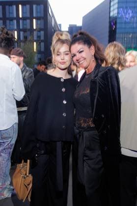 Fashion Show - ABOUT YOU Fashionmania Millane Friesen und Elli Friesen bei der ABOUT YOU Fashionmania by AYFW in der Uber Eats Music Hall am 25.04.2025 in Berlin. Copyright: xEventpressxKochanx