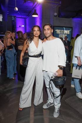 Fashion Show - ABOUT YOU Fashionmania Amira Pocher und Timur Ülker bei der ABOUT YOU Fashionmania by AYFW in der Uber Eats Music Hall am 25.04.2025 in Berlin. Copyright: xEventpressxKochanx