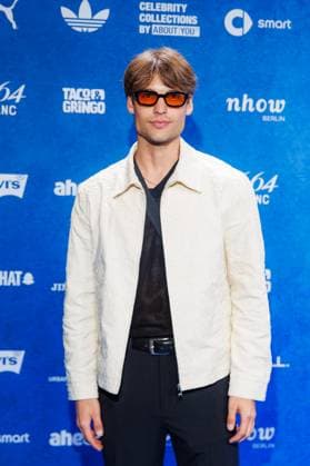Fashion Show - ABOUT YOU Fashionmania Arne-Carlos Böttcher bei der ABOUT YOU Fashionmania by AYFW in der Uber Eats Music Hall am 25.04.2025 in Berlin. Copyright: xEventpressxKochanx