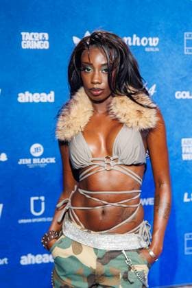 Fashion Show - ABOUT YOU Fashionmania Ace Tee bei der ABOUT YOU Fashionmania by AYFW in der Uber Eats Music Hall am 25.04.2025 in Berlin. Copyright: xEventpressxKochanx