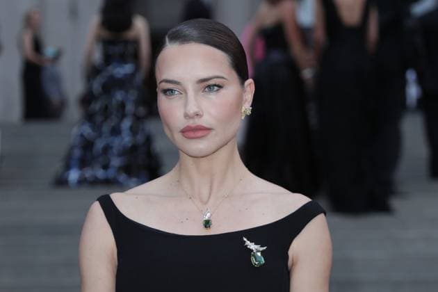 Entertainment Themen der Woche KW17 April 25, 2025, Ny, USA: NEW YORK, NEW YORK - APRIL 25: Adriana Lima attends Tiffany & Co. s celebration of the launch of Blue Book 2025: Sea of Wonder at The Metropolitan Museum of Art on April 25, 2025 in New York City. The exclusive event showcased Tiffany™s latest high jewelry collection, inspired by the mysteries of the ocean, and attracted top celebrities, designers, and industry leaders. USA - ZUMAra1_ 20250425_aap_ra1_044 Copyright: xGiadaxPapinixRampelotto Europanex