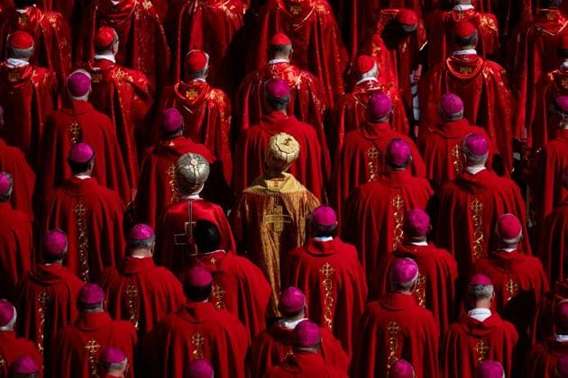News Themen der Woche KW17 News Bilder des Tages Funeral and burial of Pope Francis in Vatican City Religious during the Popes funeral in St. Peters Square, April 26, 2025, in Vatican City Pope Francis I, who died on April 21 at the age of 88, was mourned by about 250,000 people in St. Peters Basilica for three days and today the funeral Mass is celebrated, the procession of the coffin to the Basilica of Santa Maria Maggiore, where the Pontiff will be buried 26 APRIL 2025 FUNERAL MASS EXEQUIAL BURIAL POPE POPE FRANCISCO DEATH Lorena Sopê Vatican City Vatican City Vatican City Spain  Copyright: xLorenaxSopÃªnax 6676899