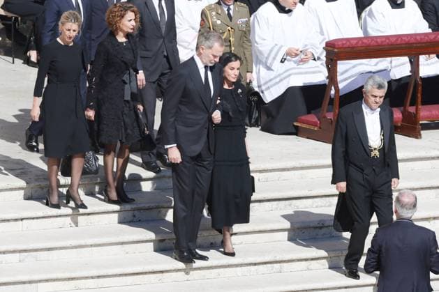 Rome, Death of Pope Francis - Funeral, Arrival of Royals from the World Vatican, April 26, 2025 - the Funeral Mass of the Roman Pontiff Francis Bergoglio was celebrated in St. Peter s Basilica, as provided for in the Ordo Exsequiarum Romani Pontificis. In the photo: King Felipe and Queen Letizia of Spain Rome Vatican City  Copyright: xIPA ABACAx