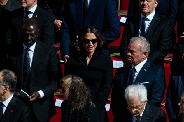 Funeral Takes Place For Pope Francis Jordan s King Abdullah II and Queen Rania arrive ahead of the late Pope Francis funeral ceremony at St Peter s Square in The Vatican on April 26, 2025. Vatican City Vatican  Copyright: xMassimoxValicchiax originalFilename: valicchia-notitle250426_npBy8.jpg