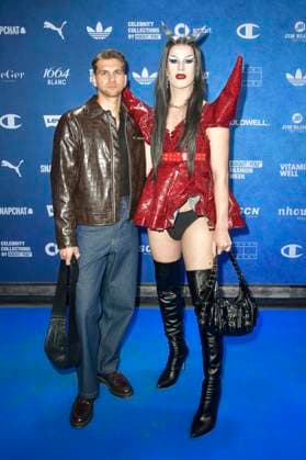 The Vivienne mit Gast bei der ABOUT YOU Fashionmania by AYFW in der Uber Eats Music Hall. Berlin, 25.04.2025