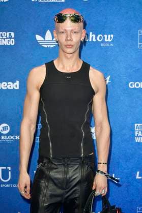 Max Uhrmacher bei der ABOUT YOU Fashionmania by AYFW in der Uber Eats Music Hall. Berlin, 25.04.2025