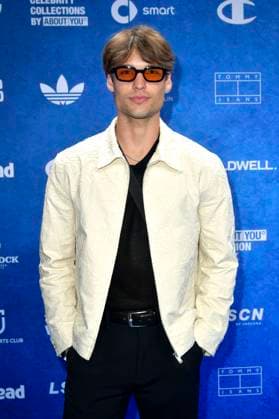 Arne-Carlos Böttcher bei der ABOUT YOU Fashionmania by AYFW in der Uber Eats Music Hall. Berlin, 25.04.2025