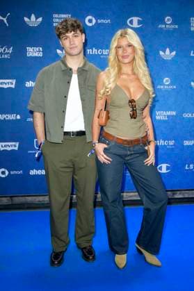 Jacob Bixenman mit Begleitung bei der ABOUT YOU Fashionmania by AYFW in der Uber Eats Music Hall. Berlin, 25.04.2025
