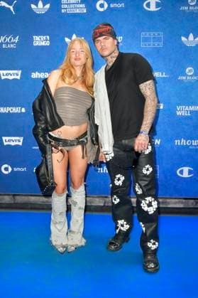 Cassy Cassau und Begleitung bei der ABOUT YOU Fashionmania by AYFW in der Uber Eats Music Hall. Berlin, 25.04.2025