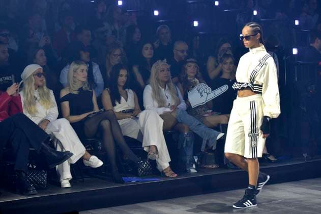 Model bei der ABOUT YOU Fashionmania by AYFW in der Uber Eats Music Hall. Berlin, 25.04.2025