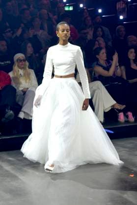 Model bei der ABOUT YOU Fashionmania by AYFW in der Uber Eats Music Hall. Berlin, 25.04.2025