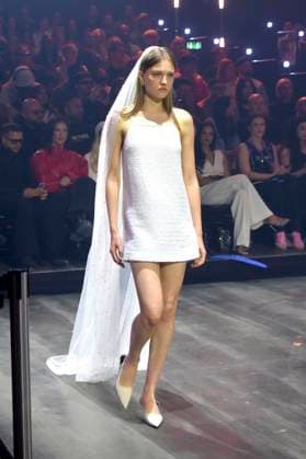Model bei der ABOUT YOU Fashionmania by AYFW in der Uber Eats Music Hall. Berlin, 25.04.2025