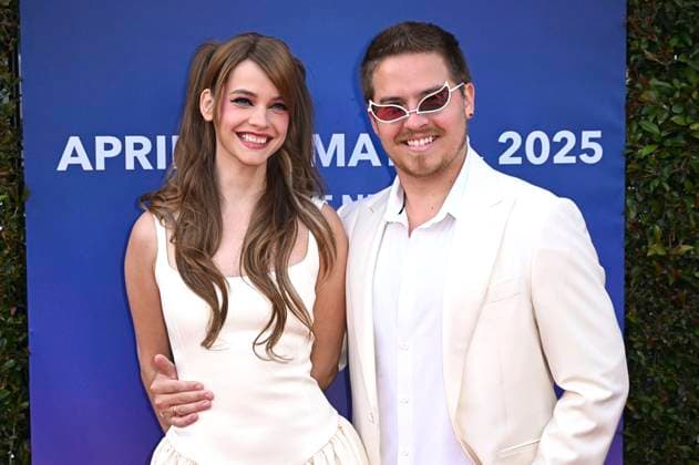 Barbara Palvin mit Ehemann Dylan Sprouse bei der Eröffnung der Universal Fan Fest Nights in den Universal Studios Hollywood. Universal City, 25.04.2025