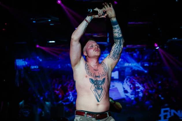 Entertainment Themen der Woche KW17 Entertainment Bilder des Tages 26.04.2025, Playa de Palma, ESP, Unterwegs in Mallorca, Symbolbild, Themenbilder, Verschiedene Themenbilder, MEGAPARK Opening 2025, im Bild Feature, Stimmung, Auftritt, Finch, *** 26 04 2025, Playa de Palma, ESP, On the road in Mallorca, Symbol image, Theme images, Various theme images, MEGAPARK Opening 2025, in picture feature, Mood, Appearance, Finch,