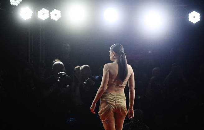 Entertainment Themen der Woche KW17 Entertainment Bilder des Tages Russia Volga Fashion Week 8911610 26.04.2025 A model presents a creation during the Volga Fashion Week at the Irri Loft business gallery in Moscow, Russia. Kirill Kallinikov Sputnik Moscow Russia  Copyright: xKirillxKallinikovx