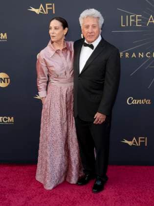 April 26, 2025, Hollywood, California, USA: Lisa Hoffman and Dustin Hoffman attends the AFI Life Achievement Award Ceremony Honoring Francis Ford Coppola. Hollywood USA - ZUMAb173 20250426_aap_b173_005 Copyright: xBillyxBennightx