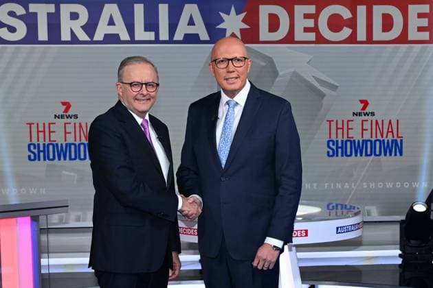 News Themen der Woche KW17 News Bilder des Tages ELECTION25 ANTHONY ALBANESE CAMPAIGN, Australian Prime Minister Anthony Albanese and Australian Opposition Leader Peter Dutton shake hands during the 7NEWS ?The Final Showdown? leaders? debate on Day 30 of the 2025 federal election campaign, Sydney, Sunday, April 27, 2025. ( NO ARCHIVING, EDITORIAL USE ONLY, NO USE IN BOOKS WITHOUT CONSENT SYDNEY NSW AUSTRALIA  Copyright: xLUKASxCOCHx 20250427182533825717