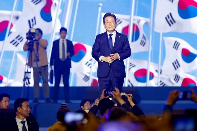 News Themen der Woche KW17 News Bilder des Tages Lee Jae-myung Wins Democratic Party Nomination For South Korean Presidential Election Lee Jae-myung, newly elected as the Democratic Party s presidential nominee, delivers an acceptance speech during the final nomination convention for the 21st presidential election at KINTEX in Goyang, South Korea, on September 27, 2021. Seoul South Korea  Copyright: xChrisxJungx originalFilename: jung-leejaemy250427_npMJL.jpg