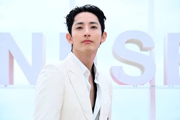 Bilder des Jahres 2025, Entertainment 04 April Entertainment Bilder des Tages Cannes, France: Cannes - 8th Canneseries International Festival - Photocall S Line - Lee Soo Hyuk Cannes France  - ZUMAp169 20250427_zea_p169_267 Copyright: xAlbertoxTerenghi Ipax