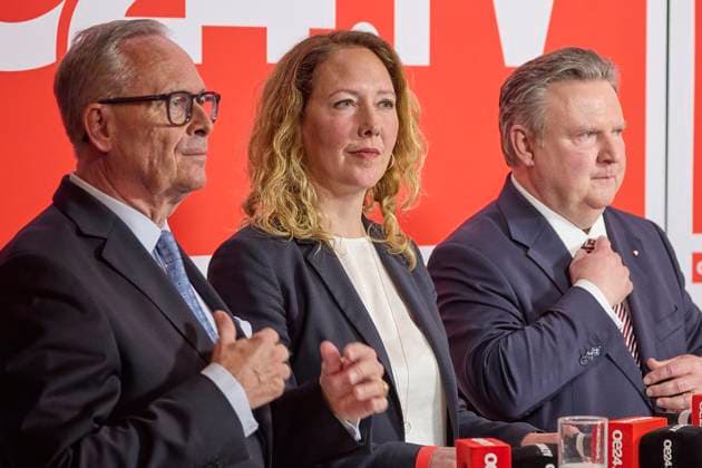 News Themen der Woche KW17 News Bilder des Tages - Wien 27.04.2025 - Wien-Wahl 2025 - Rund 1,1 Millionen Wiener waren heute aufgerufen, einen neuen Gemeinderat bzw. Landtag und die Bezirksvertretungen zu wählen. PHOTO: Bürgermeister Michael Ludwig (R SPÖ), Judith Pühringer (M Grüne), Karl Mahrer (L ÖVP). Vienna (AUSTRIA) election 2025 - Around 1.1million Viennese were called today to elect a new municipal council, state parliament and the district representatives. Gemeinderatswahl, Landtagswahl, Wahl, Wahlen, elections , Wien Wahl 2025 *** Vienna 27 04 2025 Vienna election 2025 Around 1.1 million Viennese were called today to elect a new municipal council, state parliament and the district representatives PHOTO Mayor Michael Ludwig R SPÖ , Judith Pühringer M Grüne , Karl Mahrer L 