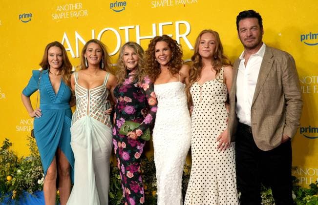 Bilder des Jahres 2025, Entertainment 04 April Entertainment Themen der Woche KW17 Entertainment Bilder des Tages April 27, 2025, New York, New York, USA: LORI LIVELY, BLAKE LIVELY, WILLIE ELAIN MCALPIN, ROBYN LIVELY, KATE JOHNSON and BART JOHNSON attend the Ã¢â‚¬oeAnother Simple FavorÃ¢â‚¬Â New York Special Screening,.Jazz at Lincoln Center,.New York City, NY.April 27, 2025. New York USA - ZUMAms4_ 20250427_faf_ms4_020 Copyright: xSoniaxMoskowitzxGordonx