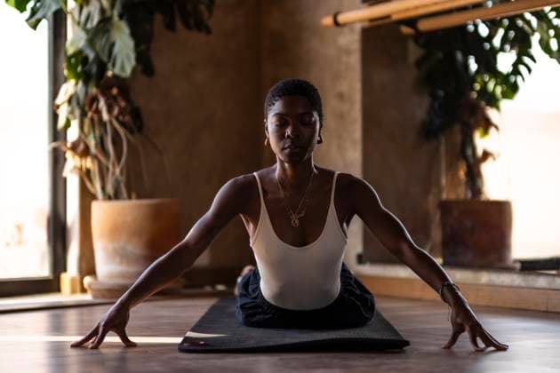 Creative Highlights Symbolfotos Creative Highlights Symbolfotos Meditative Yoga Pose in Natural Light with Mirror Reflection San Miguel de Allende, Guanajuato, Mexico CR_WDJM2504254D-1714970-01 ,model released, Symbolfoto