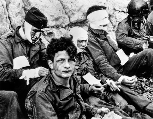June 6, 1944, Colville Sur Mer, Normandy, France: American Assault Troops of the 16th Infantry Regiment, Injured while storming Omaha Beach, wait by Chalk Cliffs for evacuation to Field hospital, Collville-sur-Mer, Normandy, France, U.S. Army Signal Corps, June 6, 1944 Colville Sur Mer France - ZUMAg145 19440606_aza_g145_001 Copyright: xJTxVintagex