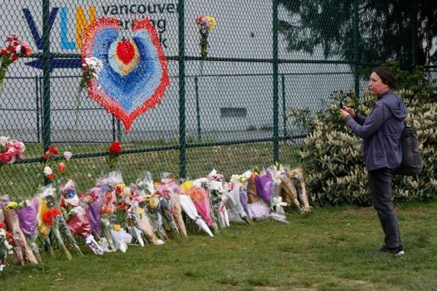 April 28, 2025, Vancouver, Vancouver, Bc, Canada: A flower memorial is seen near the scene where a car drove into a crowd of people during the Lapu Lapu Festival on April 27, 2025, in Vancouver, Canada. Police said a 30-year-old man drove his car into a crowd at a Filipino street festival, killing at least eleven people and injuring multiple others. ( ) Vancouver Canada - ZUMAp175 1061482946st Copyright: xTomazxJr Pximagesx