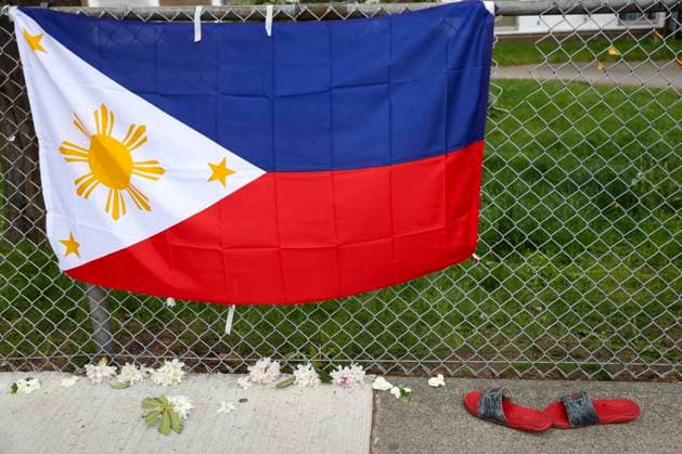 April 28, 2025, Vancouver, Vancouver, Bc, Canada: A flower memorial is seen near the scene where a car drove into a crowd of people during the Lapu Lapu Festival on April 27, 2025, in Vancouver, Canada. Police said a 30-year-old man drove his car into a crowd at a Filipino street festival, killing at least eleven people and injuring multiple others. ( ) Vancouver Canada - ZUMAp175 1061482950st Copyright: xTomazxJr Pximagesx