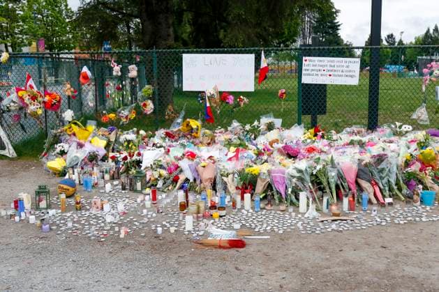 April 28, 2025, Vancouver, Vancouver, Bc, Canada: A flower memorial is seen near the scene where a car drove into a crowd of people during the Lapu Lapu Festival on April 27, 2025, in Vancouver, Canada. Police said a 30-year-old man drove his car into a crowd at a Filipino street festival, killing at least eleven people and injuring multiple others. ( ) Vancouver Canada - ZUMAp175 1061483107st Copyright: xTomazxJr Pximagesx