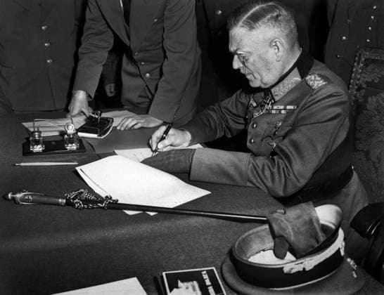 Archivbilder der Woche KW18 May 7, 1945, Berlin, Germany: German Field Marshal Wilhelm Keitel, signing ratified surrender terms for the German Army at Russian Headquarters, Berlin, Germany, U.S. Army Signal Corps, May 7, 1945 Berlin Germany - ZUMAg145 19450507_aza_g145_003 Copyright: xJTxVintagex