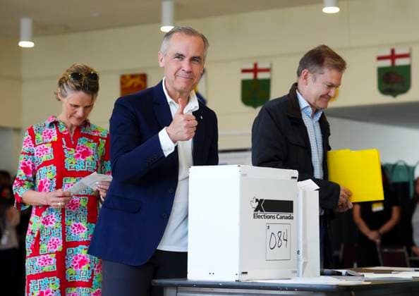 April 28, 2025, Ottawa, On, Canada: Liberal Leader Mark Carney votes with his wife Diana Fox Carney in Ottawa on Monday, April 28, 2025. Ottawa Canada  - ZUMAc35_ 20250428_zaf_c35_031 Copyright: xSeanxKilpatrickx