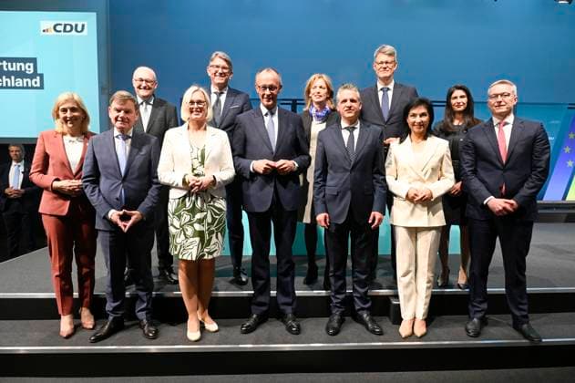 News Themen der Woche KW18 News Bilder des Tages Nina Warken, Johann David Wadephul, Michael Meister, Christiane Schenderlein, Wolfram Weimer, Friedrich Merz, Karin Prien, Thorsten Frei, Patrick Schnieder, Katherina Reiche, Serap Güler und Karsten Wildberger bei der Tagung vom Bundesausschuss der CDU Deutschlands im Estrel Berlin. Berlin, 28.04.2025 *** Nina Warken, Johann David Wadephul, Michael Meister, Christiane Schenderlein, Wolfram Weimer, Friedrich Merz, Karin Prien, Thorsten Frei, Patrick Schnieder, Katherina Reiche, Serap Güler and Karsten Wildberger at the meeting of the Federal Committee of the CDU Germany at the Estrel Berlin Berlin, 28 04 2025 Foto:xF.xKernx xFuturexImagex bundesausschuss_cdu_5515