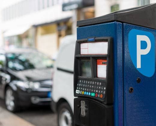 Selbstbedienungs-Parkautomaten auf der Straße. Self service car parking machine on the street. (License=RF) Copyright: xZoonar.com DmitrixMarutax 23263610
