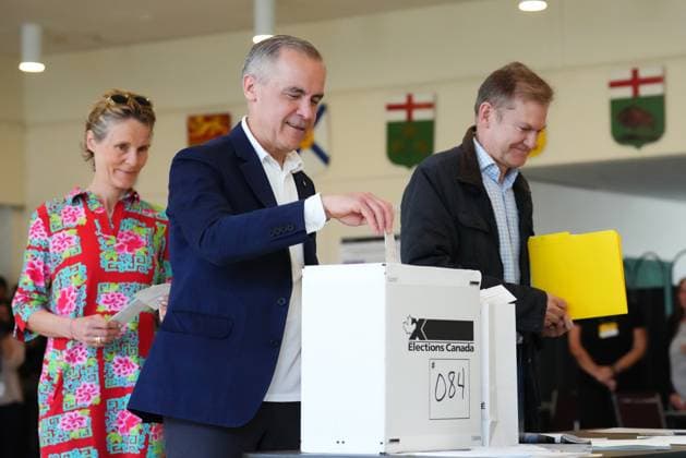 April 28, 2025, Ottawa, On, Canada: Liberal Leader Mark Carney casts his vote in Ottawa on Monday, April 28, 2025. Ottawa Canada  - ZUMAc35_ 20250428_zaf_c35_063 Copyright: xSeanxKilpatrickx