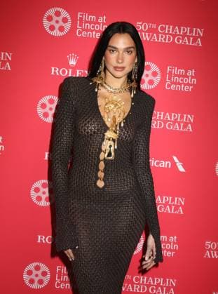 Entertainment Themen der Woche KW18 Bilder des Jahres 2025, Entertainment 04 April Entertainment Bilder des Tages April 28, 2025, New York, New York, USA: Singer DUA LIPA seen at the 50th Annual Chaplin Award Gala honoring Pedro Almodovar held at Alice Tully Hall at Lincoln Center. New York USA - ZUMAk03_ 20250428_zaf_k03_038 Copyright: xNancyxKaszermanx