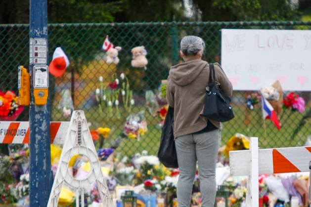 Tragic Car Incident at Vancouver Filipino Festival Kills 11 - Canada People are paying their respects around the flower memorial where a car drove into a crowd of people during the Lapu Lapu Festival on April 27, 2025, in Vancouver, Canada. Police said a 30-year-old man drove his car into a crowd at a Filipino street festival, killing at least eleven people and injuring multiple others. Photo by Tomaz Jr Pximages ABACAPRESS.COM Vancouver Vancouver, BC Canada  Copyright: xPXxImages ABACAx