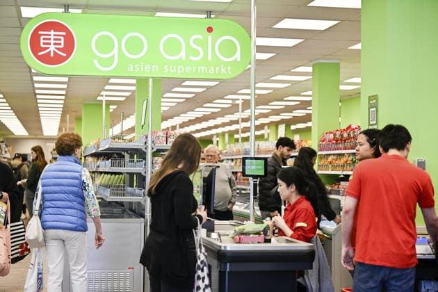 Neuer Supermarkt Go Asia eröffnet heute in der Königstraße ** NUR FÜR REDAKTIONELLE ZWECKE ** EDITORIAL USE ONLY **<p>Go Asia Supermarkt eröffnet am Dienstag, 29. April 2025 in der Königstraße 68-70 in Duisburg. Deutschland NRW Duisburg Copyright: VladimirxWegener *** New Go Asia supermarket opens today in Königstraße FOR EDITORIAL PURPOSES ONLY p Go Asia supermarket opens on Tuesday, April 29, 2025 at Königstraße 68 70 in Duisburg Germany NRW Duisburg Copyright VladimirxWegener Copyright: VladimirxWegener doc80f0ua6tspg10jdeejcw ,EDITORIAL USE ONLY