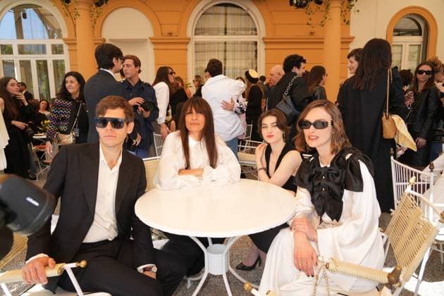 CHANEL Cruise Lago di Como 2025 2026 James Righton, Caroline De Maigret, Anamaria Vartolomei, and Keira Knightley attend the CHANEL Cruise Lago di Como 2025 26 show at Villa DEste on April 29, 2025 in Como, Italy Photo by Lucia Sabatelli Bestimage Como Italie  Copyright: xLuciaxSabatellix xBestimagexLuciaxSabatellix xBestimagex