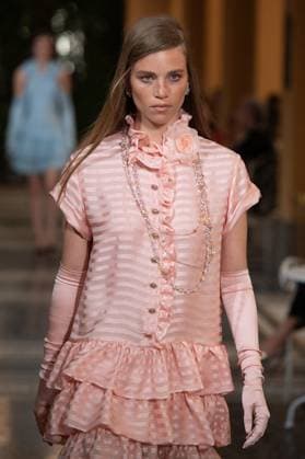 Chanel Cruise 2025 Fashion Show - Runway A model walks the runway at the Chanel Cruise 2025 fashion show at Villa D Este in Como, Italy, on April 29, 2025. Photo by Aurore Marechal ABACAPRESS.COM Como Italy  Copyright: xMarechalxAurore ABACAx