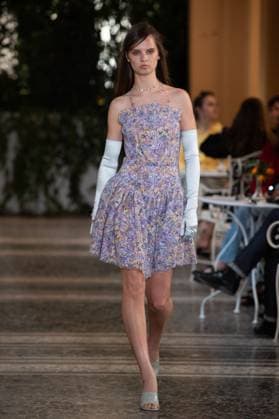 Chanel Cruise 2025 Fashion Show - Runway A model walks the runway at the Chanel Cruise 2025 fashion show at Villa D Este in Como, Italy, on April 29, 2025. Photo by Aurore Marechal ABACAPRESS.COM Como Italy  Copyright: xMarechalxAurore ABACAx