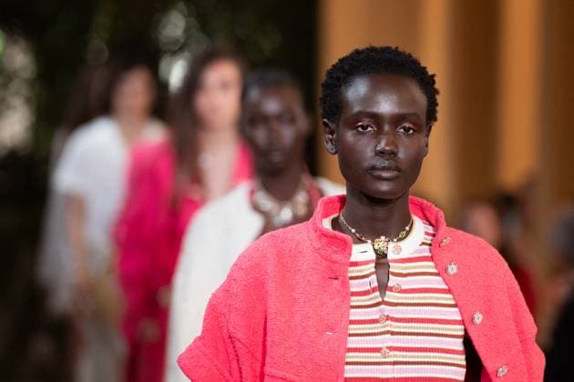 Chanel Cruise 2025 Fashion Show - Runway A model walks the runway at the Chanel Cruise 2025 fashion show at Villa D Este in Como, Italy, on April 29, 2025. Photo by Aurore Marechal ABACAPRESS.COM Como Italy  Copyright: xMarechalxAurore ABACAx