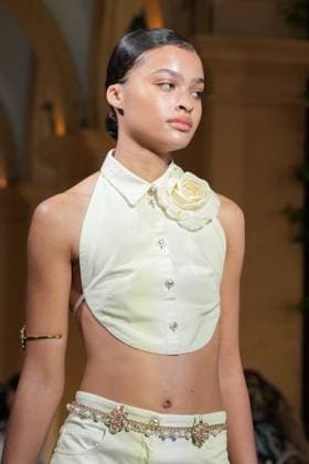 CHANEL Cruise Lago di Como 2025 2026 Runway A model walks the runway at the Chanel Cruise 2025 fashion show at Villa D Este on April 29, 2025 in Como, Italy Photo by Lucia Sabatelli Bestimage Como Italie  Copyright: xLuciaxSabatellix xBestimagexLuciaxSabatellix xBestimagex