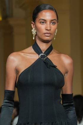 CHANEL Cruise Lago di Como 2025 2026 Runway A model walks the runway at the Chanel Cruise 2025 fashion show at Villa D Este on April 29, 2025 in Como, Italy Photo by Lucia Sabatelli Bestimage Como Italie  Copyright: xLuciaxSabatellix xBestimagexLuciaxSabatellix xBestimagex